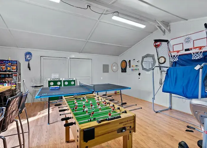 Family Fun Vacation, Heated Pool, Gameroom, Sauna Holiday home *