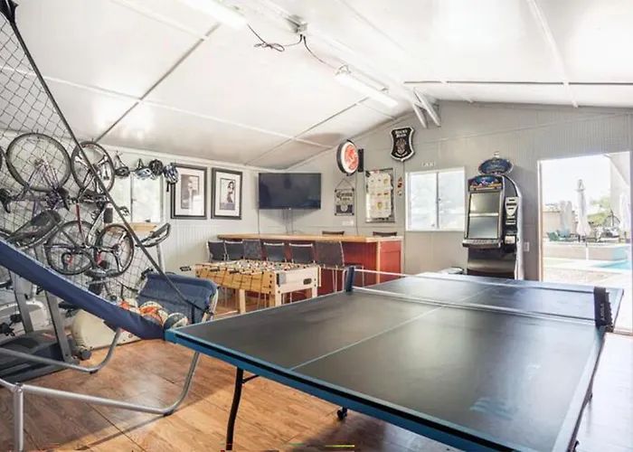Family Fun Vacation, Heated Pool, Gameroom, Sauna Holiday home *