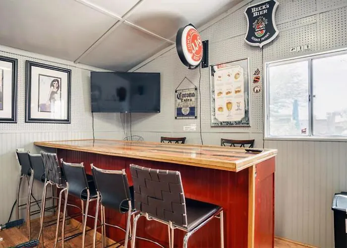 Holiday home Family Fun Vacation, Heated Pool, Gameroom, Sauna *